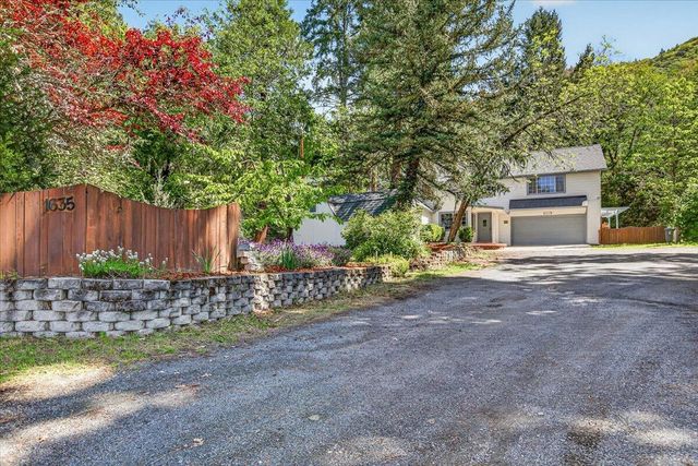 1635 NE Beacon Drive, Grants Pass, OR 97526