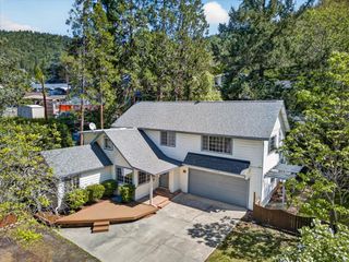 1635 NE Beacon Drive, Grants Pass, OR 97526