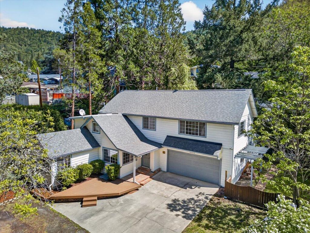 1635 NE Beacon Drive, Grants Pass, OR 97526