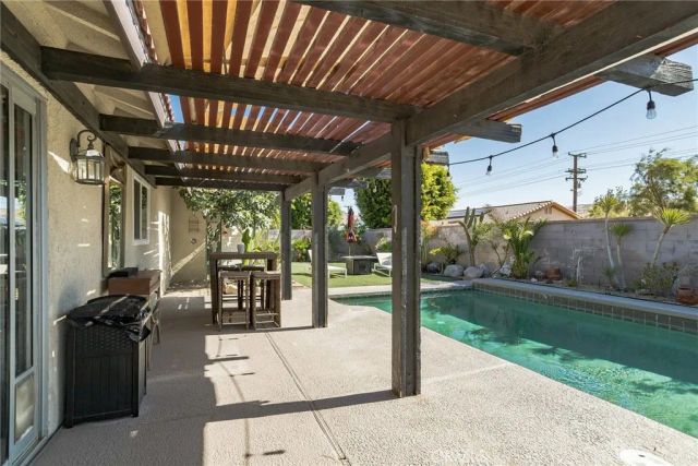 27350 Melanita, Cathedral City, CA 92234