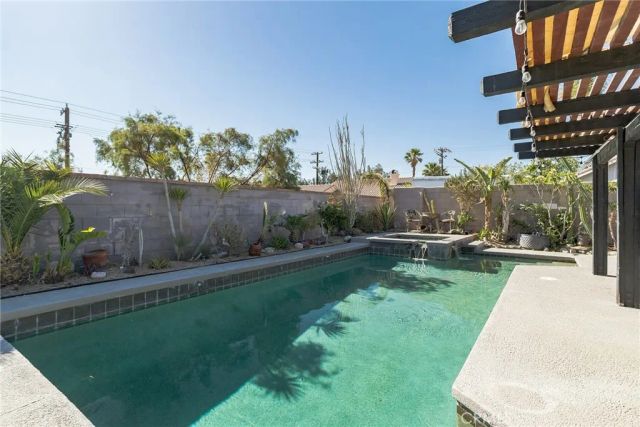 27350 Melanita, Cathedral City, CA 92234