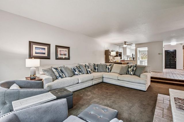 340 Crestridge Ln, Folsom, CA 95630