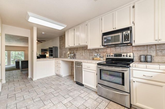 340 Crestridge Ln, Folsom, CA 95630