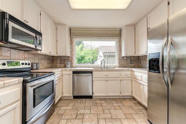 340 Crestridge Ln, Folsom, CA 95630