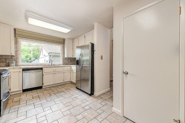 340 Crestridge Ln, Folsom, CA 95630