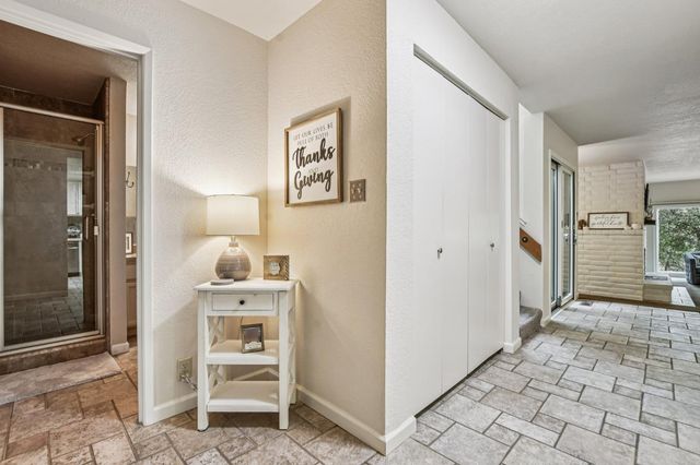 340 Crestridge Ln, Folsom, CA 95630