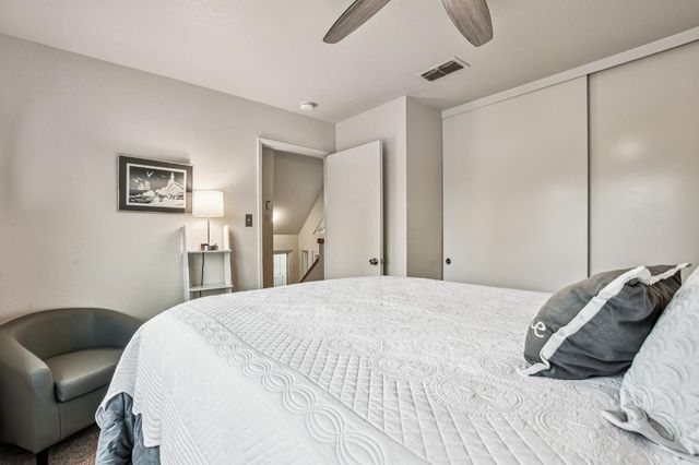 340 Crestridge Ln, Folsom, CA 95630