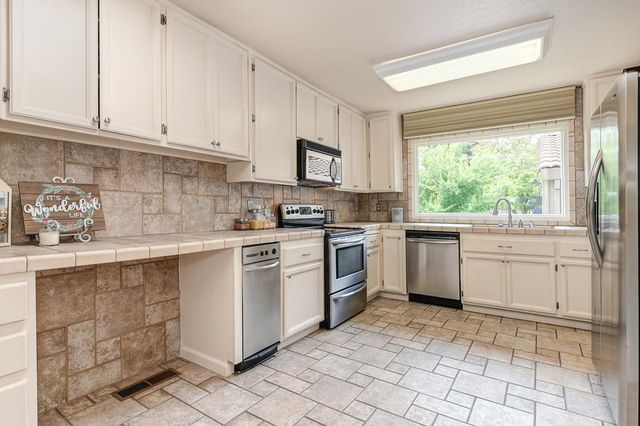 340 Crestridge Ln, Folsom, CA 95630