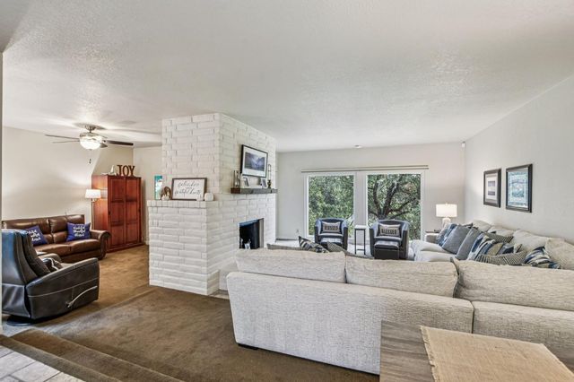 340 Crestridge Ln, Folsom, CA 95630