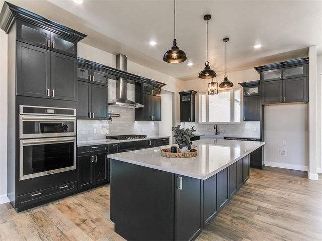 5812 Cimarron Manor, Guthrie, OK 73044