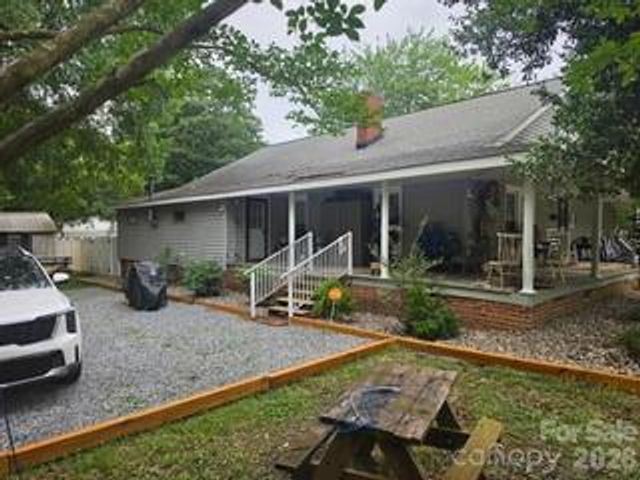 427 E Mills Avenue, Mooresville, NC 28115