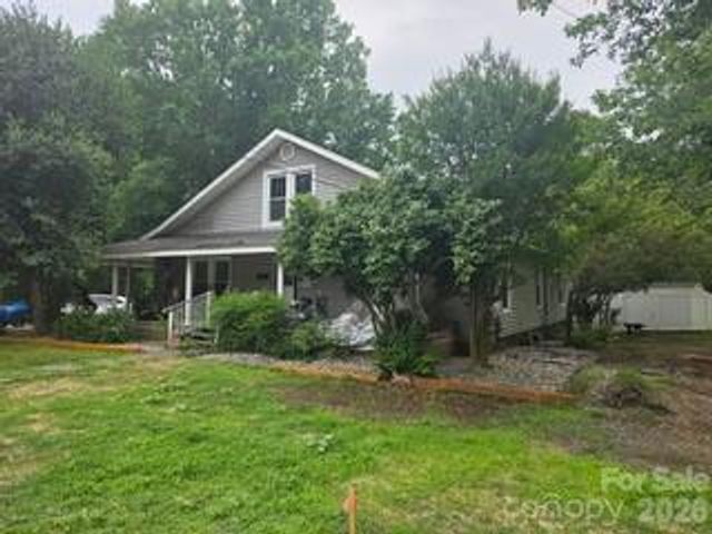 427 E Mills Avenue, Mooresville, NC 28115