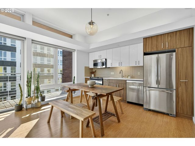 1455 N KILLINGSWORTH St 415, Portland, OR 97217