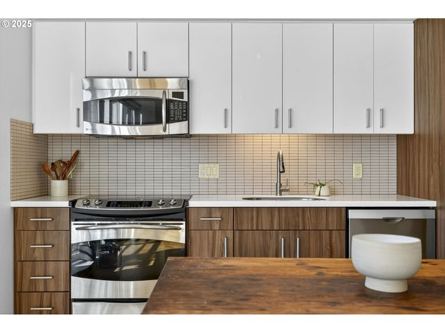 1455 N KILLINGSWORTH St 415, Portland, OR 97217