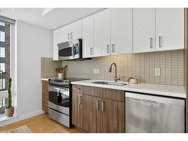 1455 N KILLINGSWORTH St 415, Portland, OR 97217