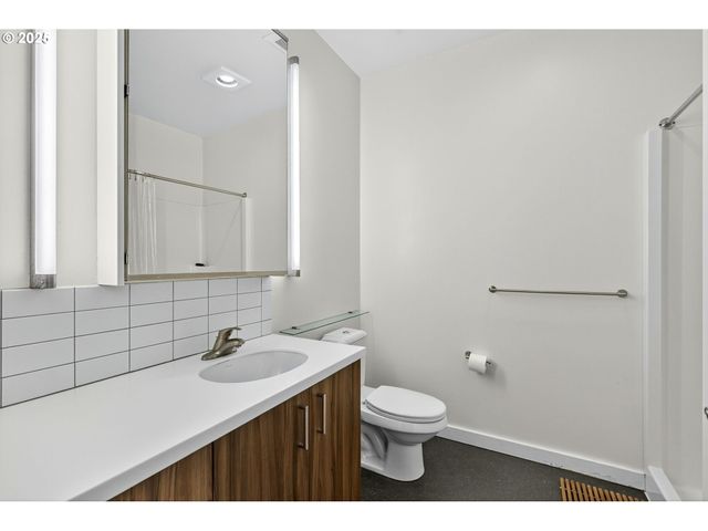 1455 N KILLINGSWORTH St 415, Portland, OR 97217