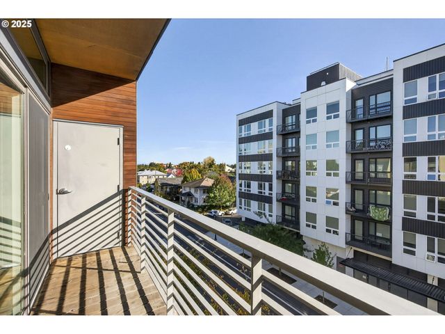 1455 N KILLINGSWORTH St 415, Portland, OR 97217