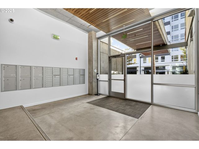 1455 N KILLINGSWORTH St 415, Portland, OR 97217