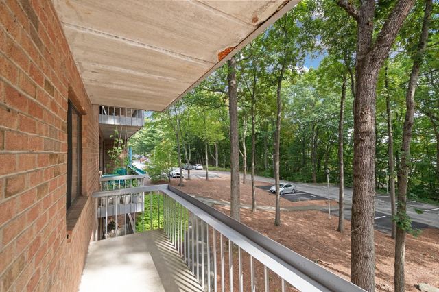 65 Commons Dr 306, Shrewsbury, MA 01545