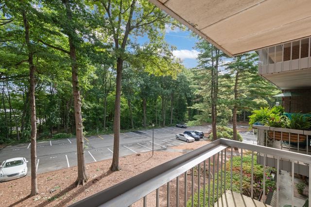 65 Commons Dr 306, Shrewsbury, MA 01545