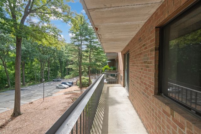 65 Commons Dr 306, Shrewsbury, MA 01545