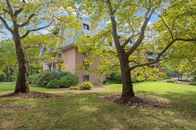 65 Commons Dr 306, Shrewsbury, MA 01545