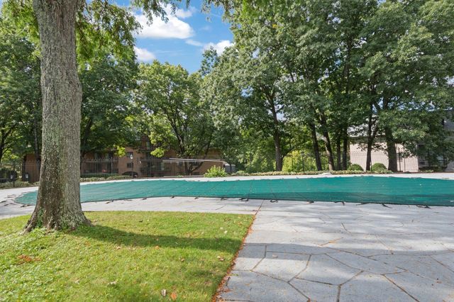 65 Commons Dr 306, Shrewsbury, MA 01545