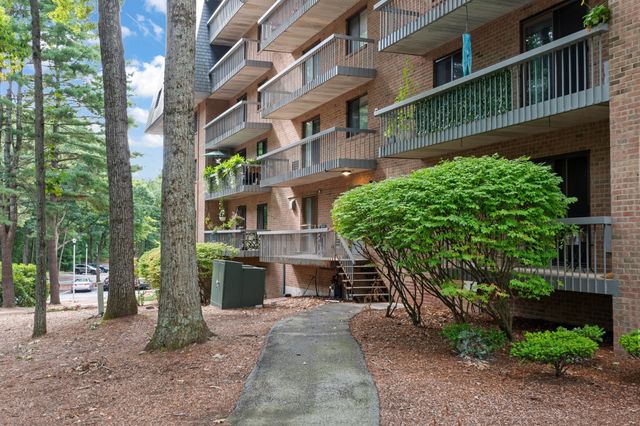 65 Commons Dr 306, Shrewsbury, MA 01545