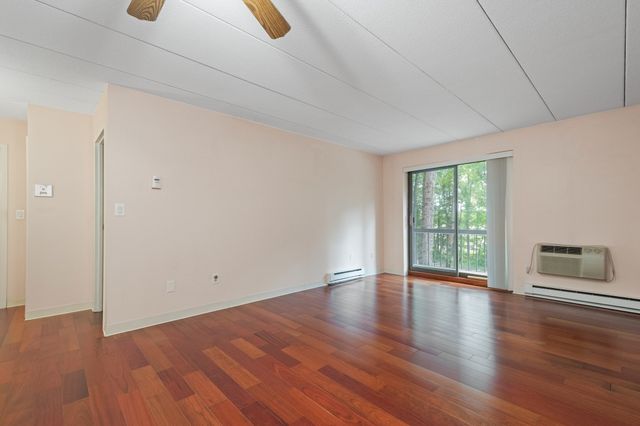 65 Commons Dr 306, Shrewsbury, MA 01545