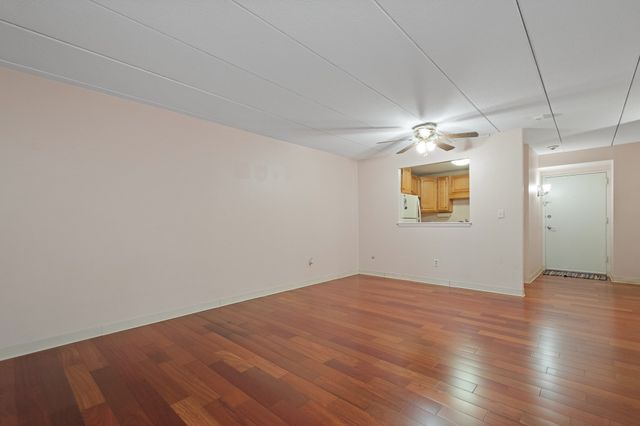 65 Commons Dr 306, Shrewsbury, MA 01545