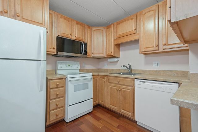 65 Commons Dr 306, Shrewsbury, MA 01545