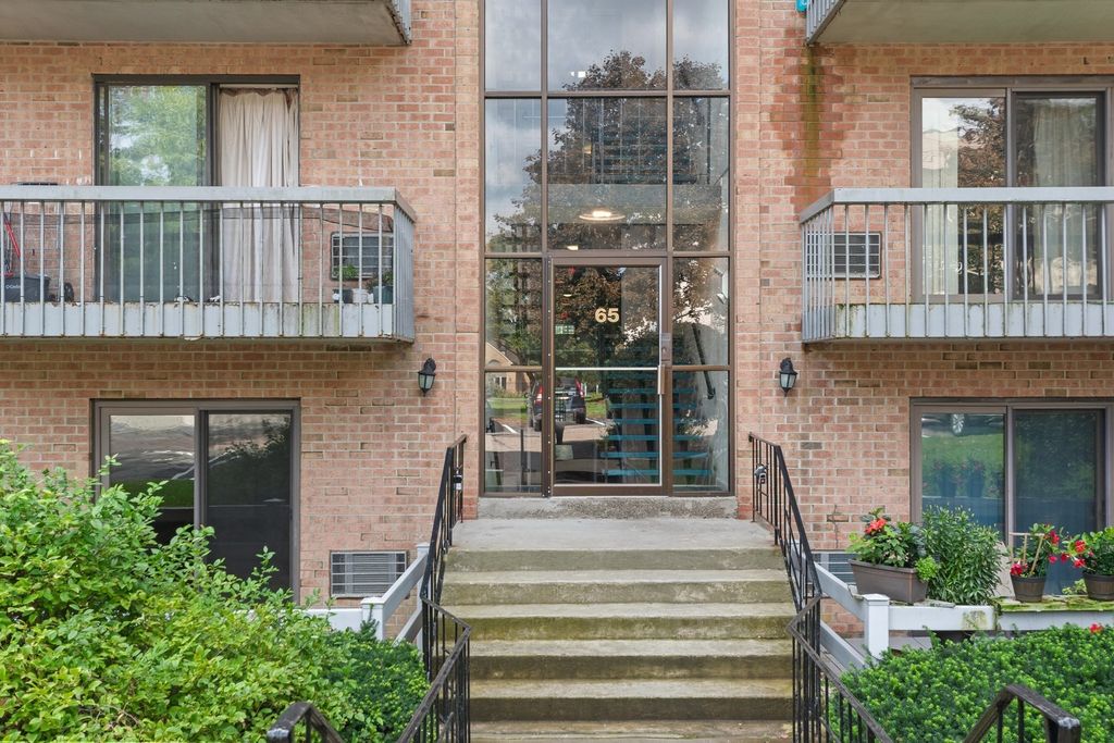 65 Commons Dr 306, Shrewsbury, MA 01545