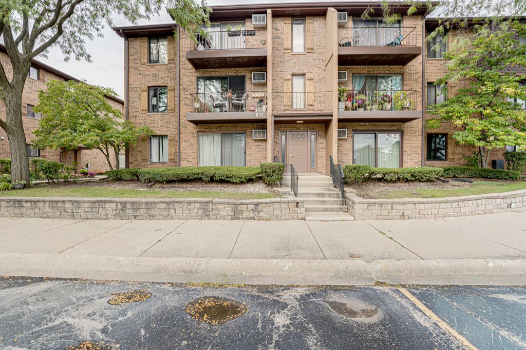 611 N Briar Hill Lane 1, Addison, IL 60101 — exterior