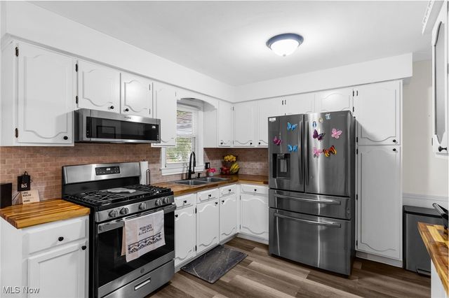 575 Breetz Drive, Campbell, OH 44405