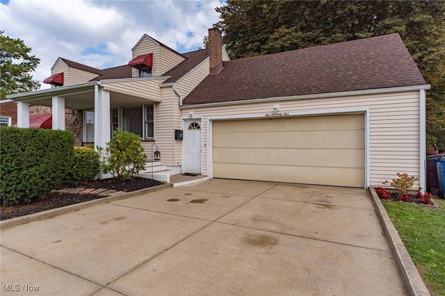 575 Breetz Drive, Campbell, OH 44405