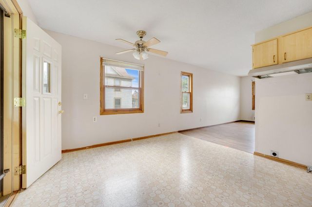 905 Fuller Avenue, Saint Paul, MN 55104