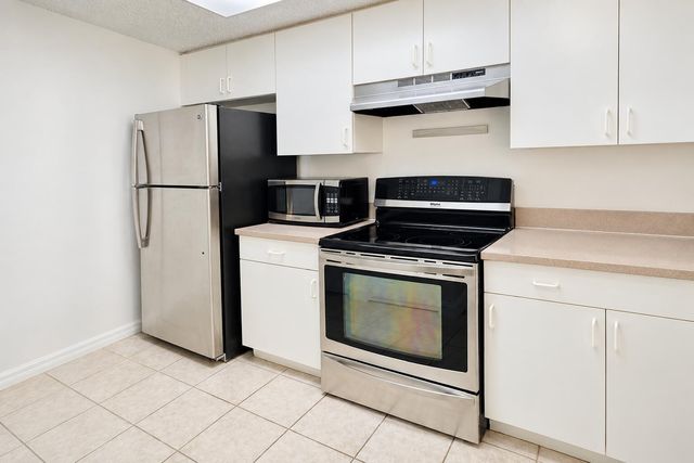 5021 Wiles Road Apt 301, Coconut Creek, FL 33073