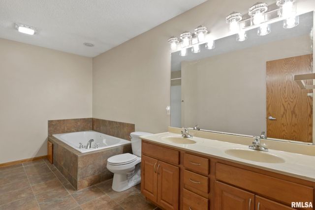 6112 34TH Avenue A Court, Moline, IL 61265