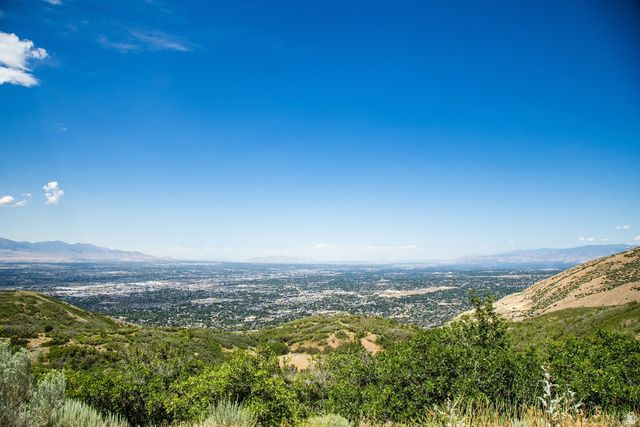 2011 E STONELEIGH DR, Draper, UT 84020