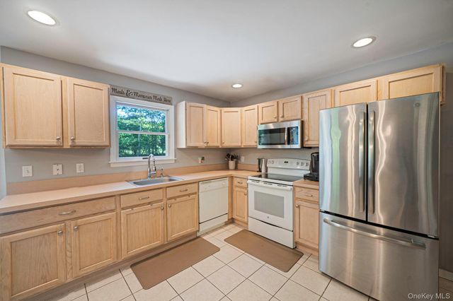 283 Route 25A, Wading River, NY 11792