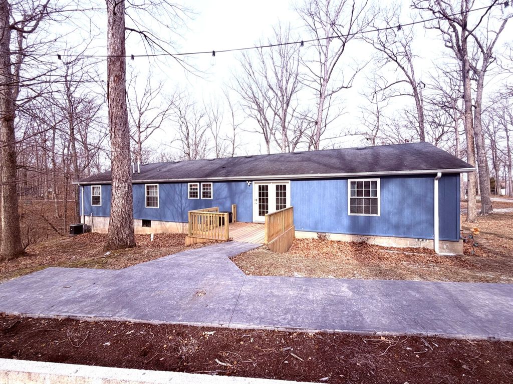 Image 16 of property listing at 2235 Chesapeake Lane, Centralia, IL 62801