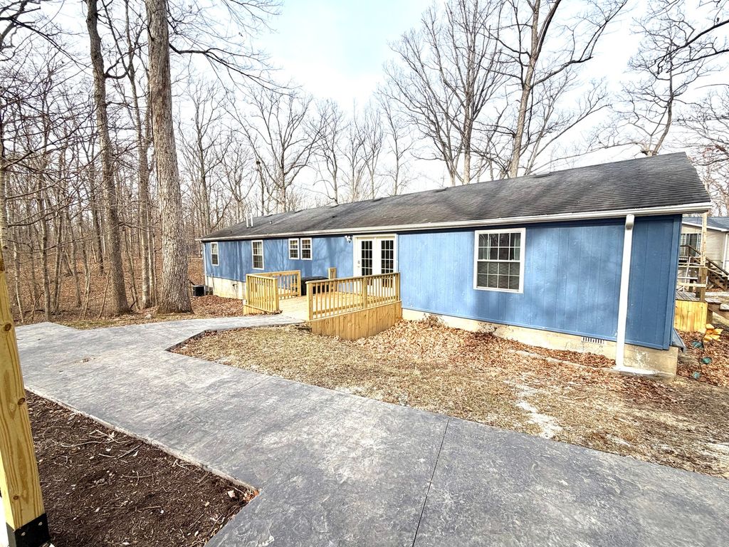 Image 17 of property listing at 2235 Chesapeake Lane, Centralia, IL 62801