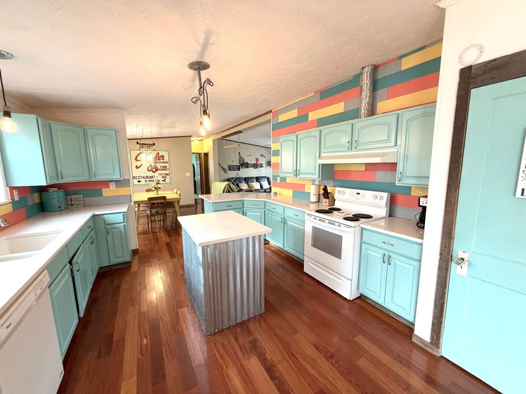 Image 8 of property listing at 2235 Chesapeake Lane, Centralia, IL 62801