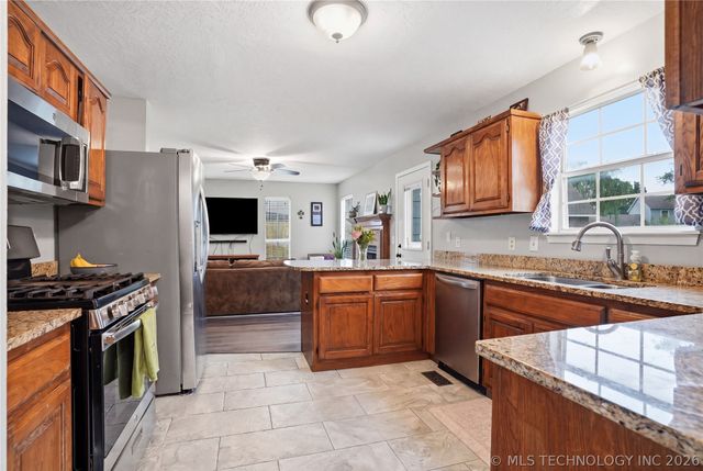 12536 E 83rd Street North, Owasso, OK 74055