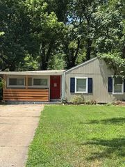 1340 S EMERY Avenue, Independence, MO 64055