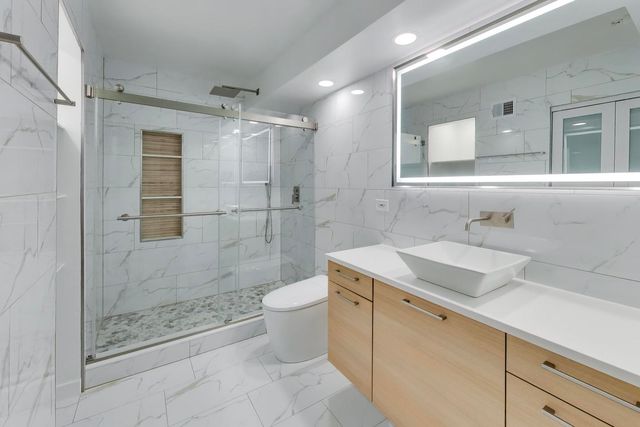 2 E Erie Street 3005, Chicago, IL 60611