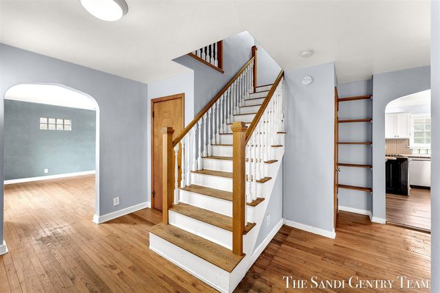 15008 Lakeshore Drive, Grand Haven, MI 49417