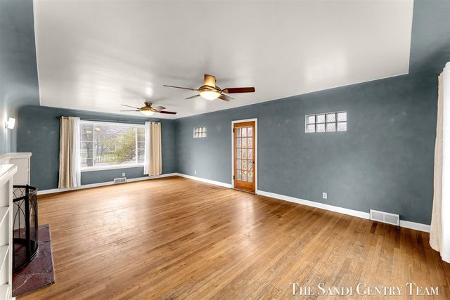 15008 Lakeshore Drive, Grand Haven, MI 49417