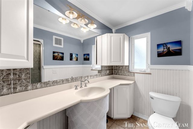 15008 Lakeshore Drive, Grand Haven, MI 49417