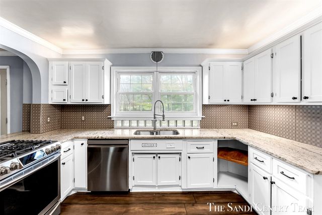 15008 Lakeshore Drive, Grand Haven, MI 49417